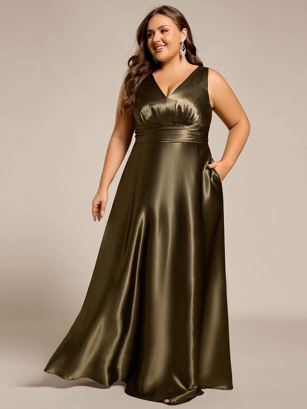 pretty INDY|Plus Size Satin Empire Waist Maxi Bridesmaid Dress with Pockets